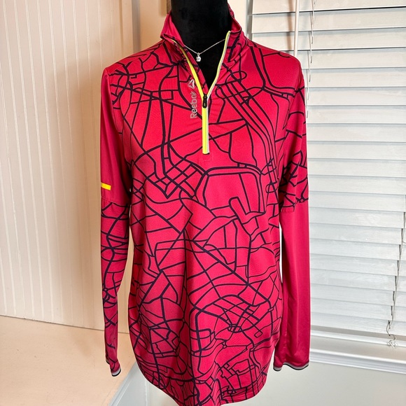 Reebok lightweight athletic top - Picture 2 of 16